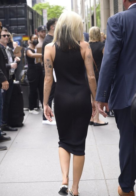 Miley Cyrus model adult image