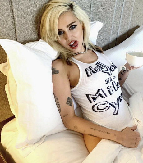 Miley Cyrus pretty pornstar photos