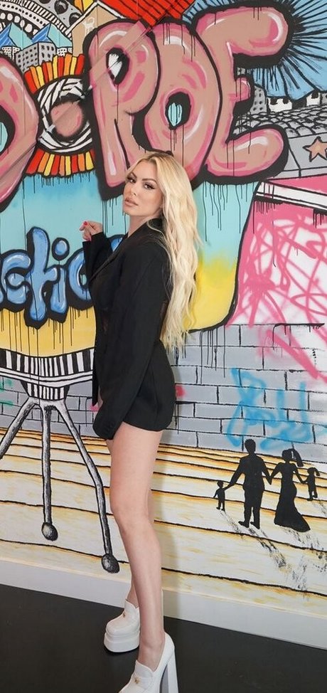 Maryse WWE model exclusive picture