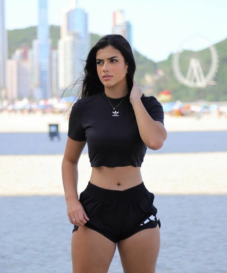 Victtoria Medeiros model hot gallery