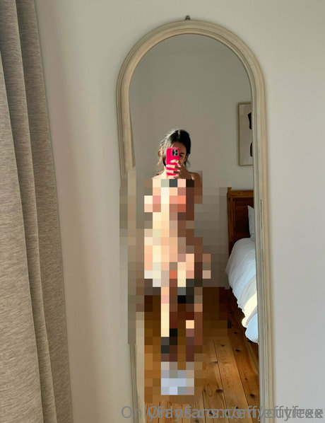 effyfree high quality model image