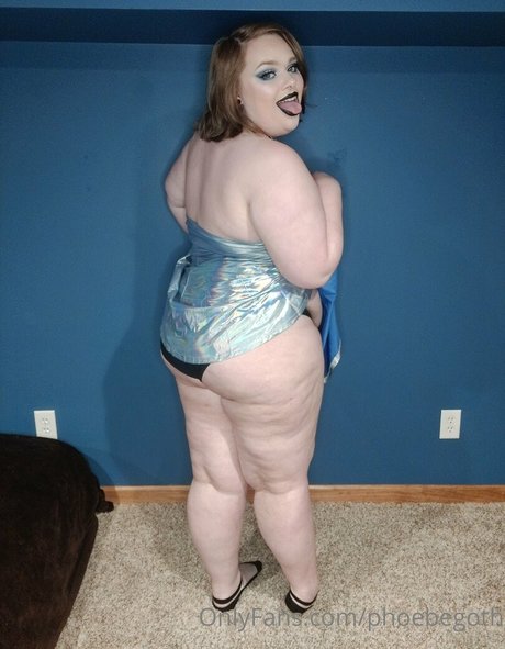 phoebegoth model hd photo