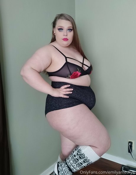 phoebegoth model photos