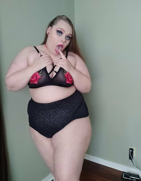 phoebegoth star hot images