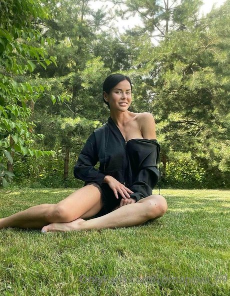 romanova 69 nudes model img