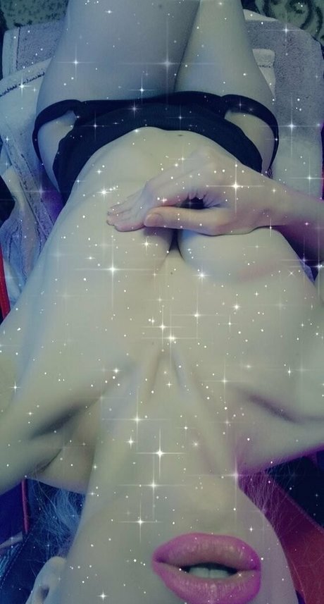 lil holly model naked photos