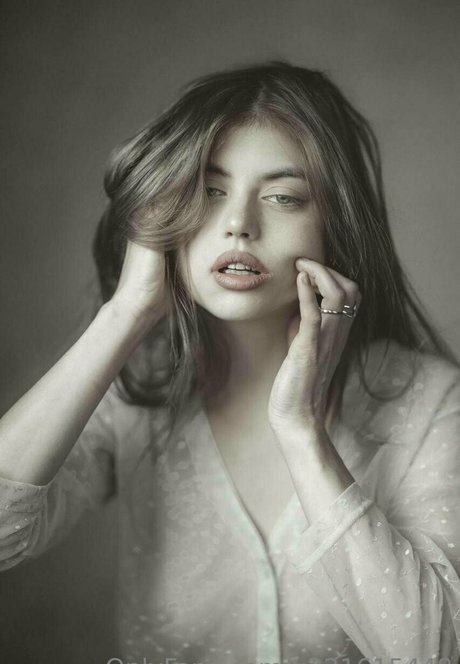 sandrateeny model pornographic picture