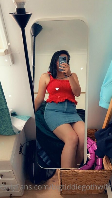 bigtiddiegothwife pretty model pictures