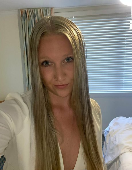 its kt high quality pornstar pics