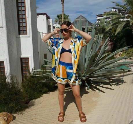 Ashley Tisdale hot model photos