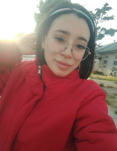 carolinee2000 naked model archive