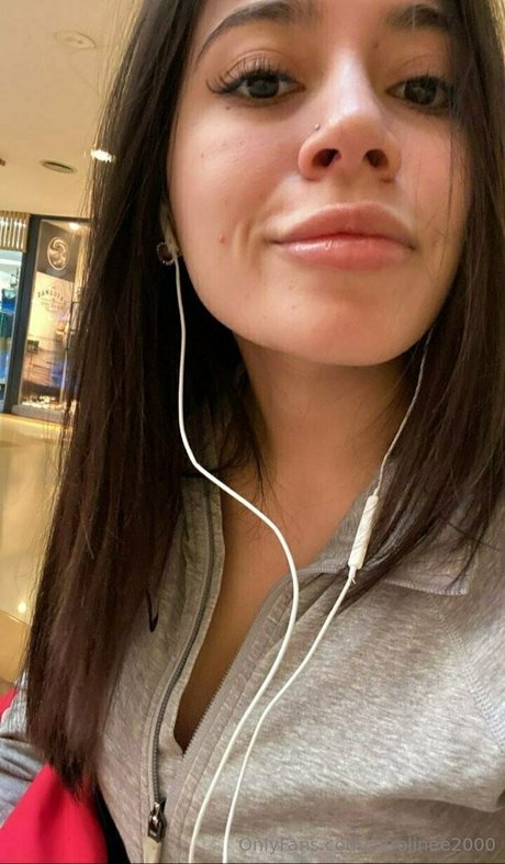 carolinee2000 model free photos