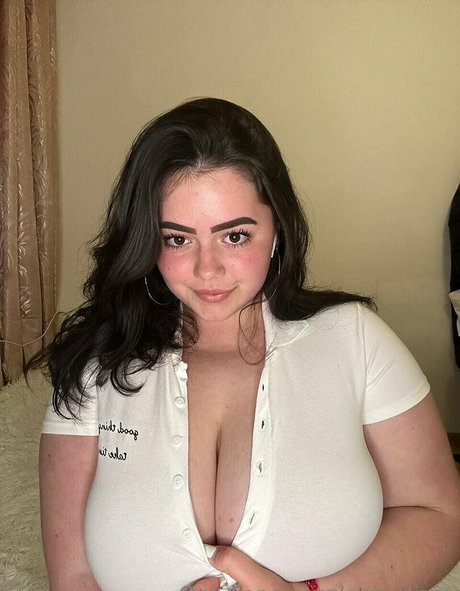 curvylizzz hot actress image