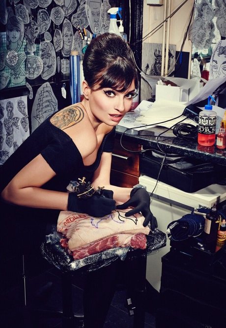 Gizzi Erskine beautiful pornstar pics