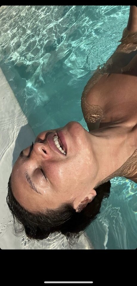 Gizzi Erskine perfect model img