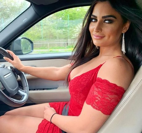 Elieselouise adult model img