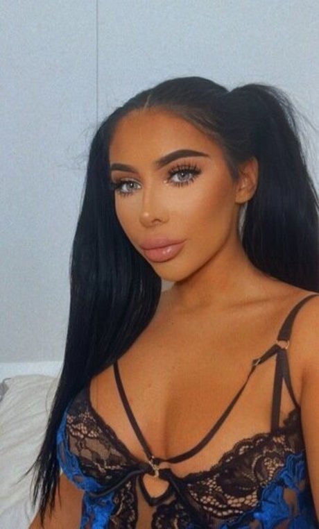 PrettyNaughtyLacey model sexy photo