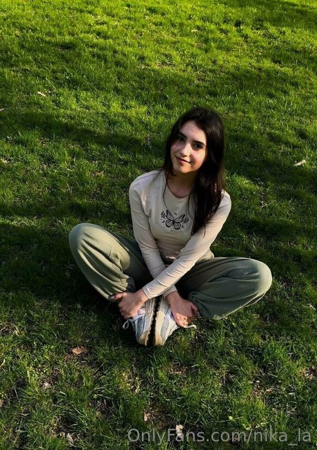 nika la naked model pictures