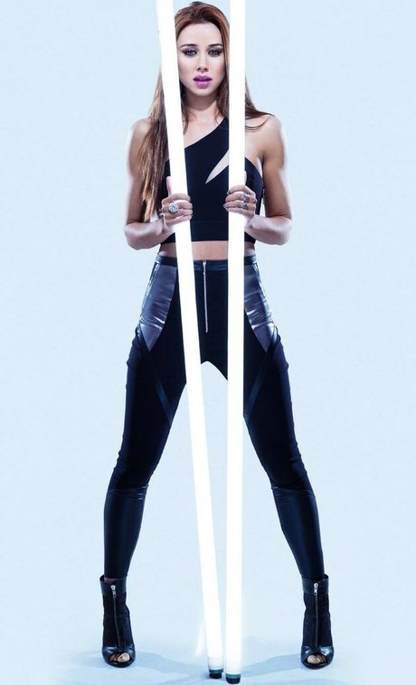 Una Healy star high quality img