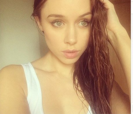 Una Healy art star galleries