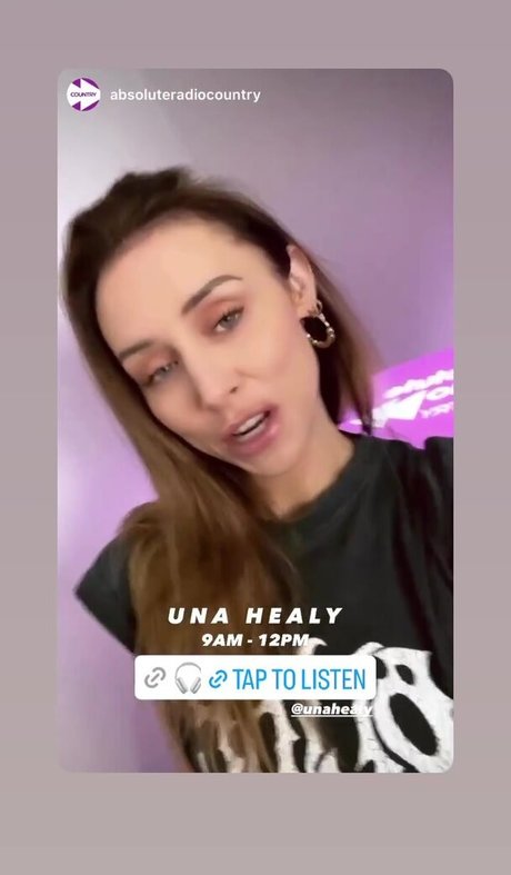 Una Healy naked star photo