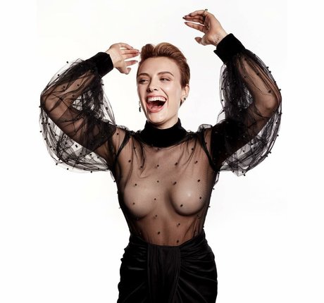 Wallis Day star sexy images