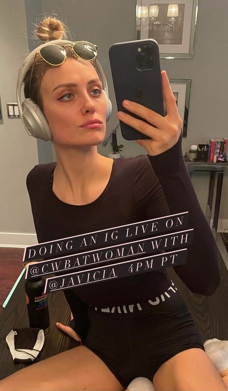 Wallis Day perfect model images