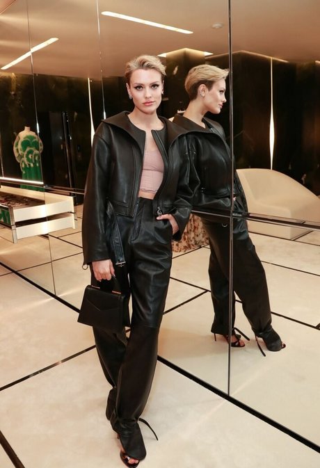 Wallis Day pornstar exclusive images