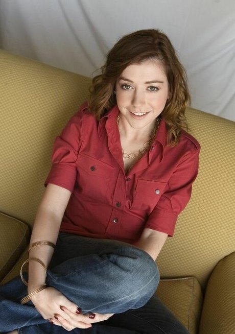 Alyson Hannigan exclusive actress img