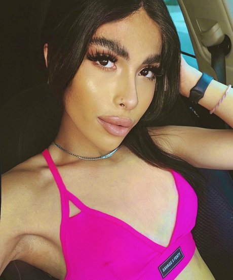 ts avery69 erotic actress pic