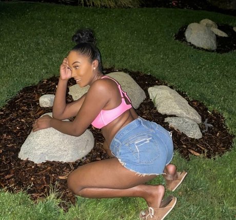 waveysolezz hot model img