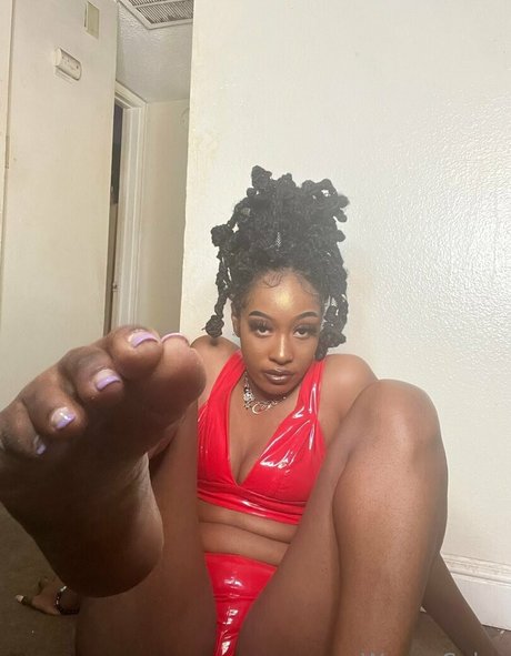 waveysolezz perfect actress picture