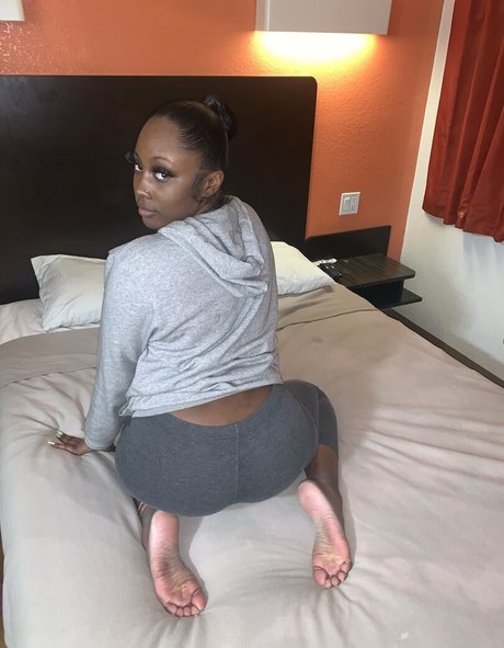 waveysolezz beautiful actress pics