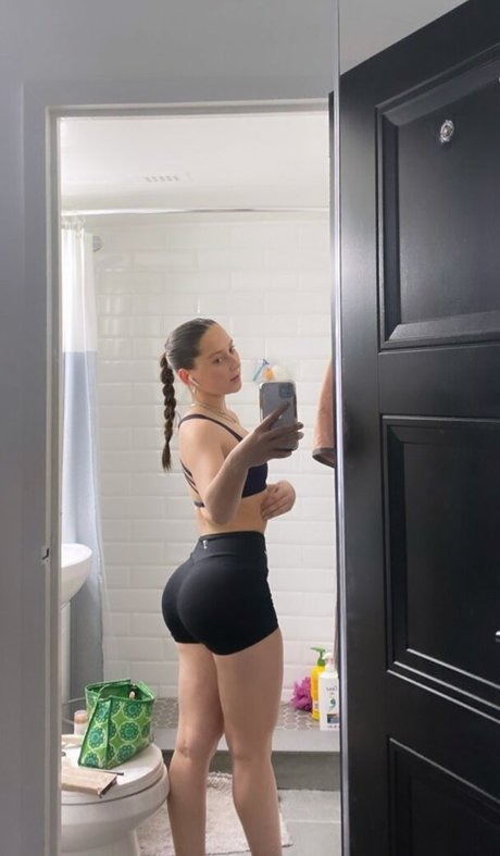 Lilly Breton sexy model photo