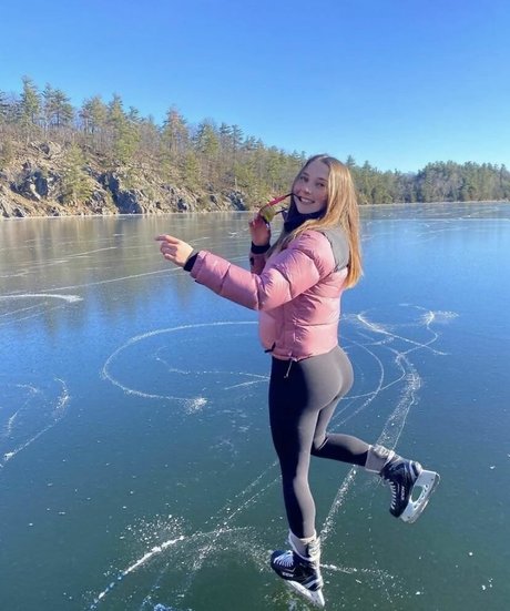 Lilly Breton star hd photo