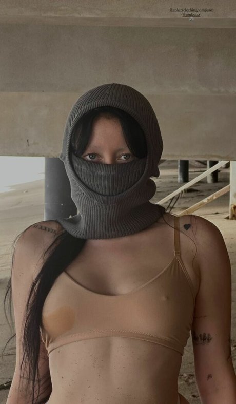 Noah Cyrus star beautiful picture