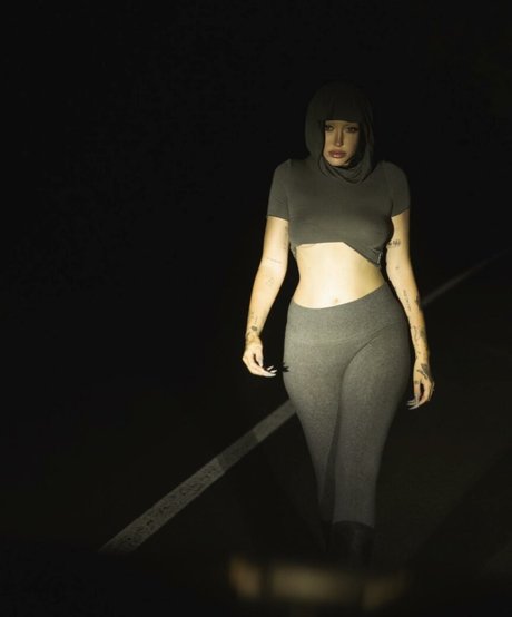 Noah Cyrus star hot img