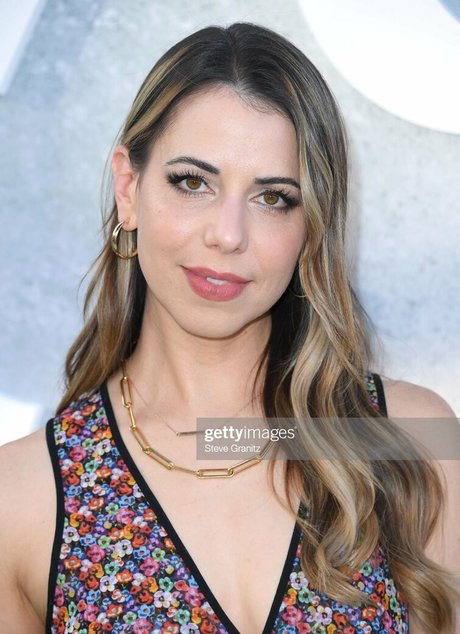Laura Bailey pretty actress gallery