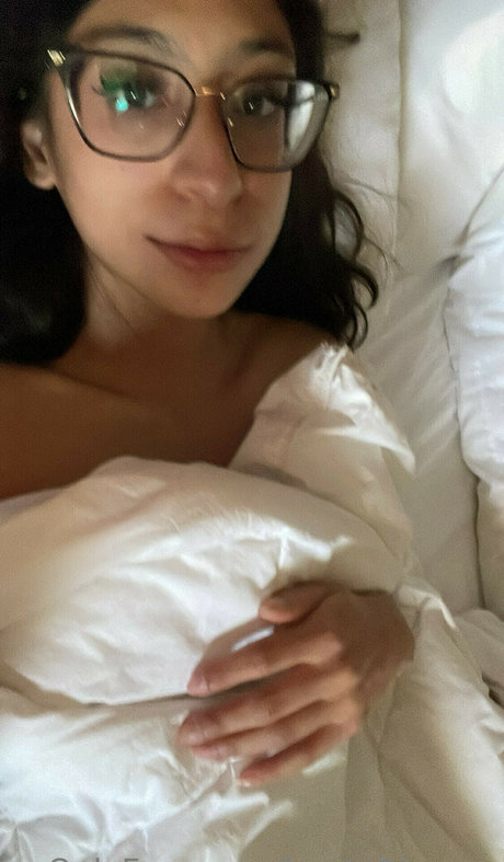 Sona Bella porn model archive