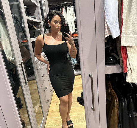 Demi Lovato adult model pictures