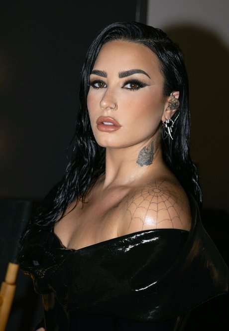 Demi Lovato hd pornstar galleries