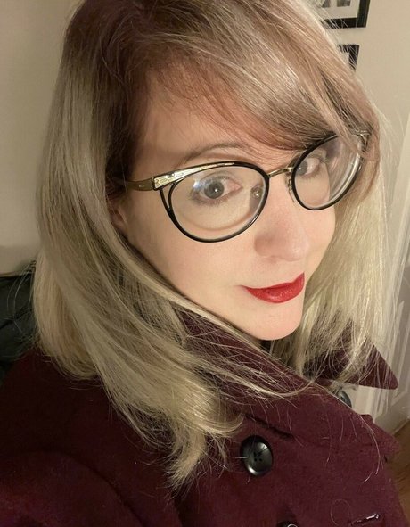 PushingUpRoses Profile pic