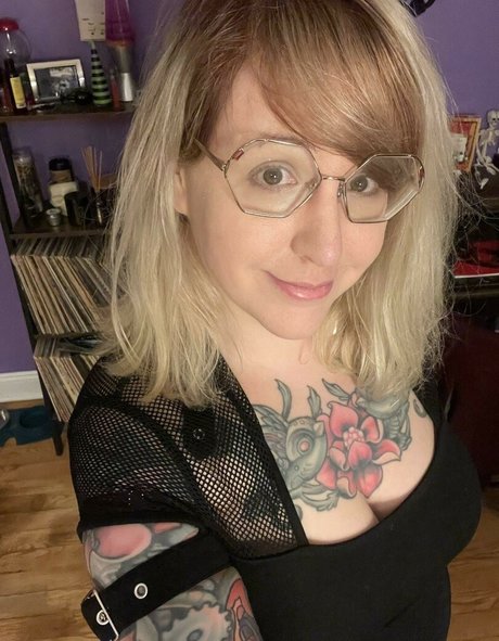 PushingUpRoses sex star picture