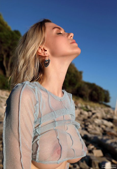 layanadevis model art pics