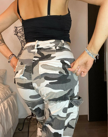 AlaiaJeanneau star erotic photos