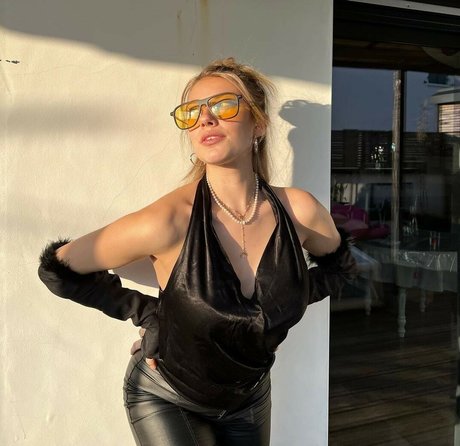 AlaiaJeanneau pornstar xxx pictures