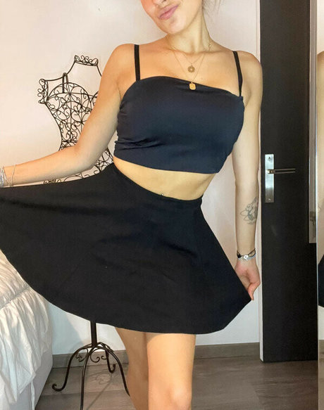 AlaiaJeanneau model nudes picture