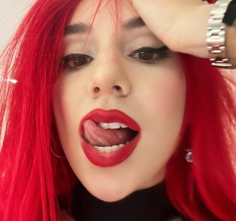 Ava Max free star pics