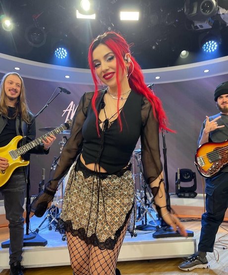 Ava Max star porn image