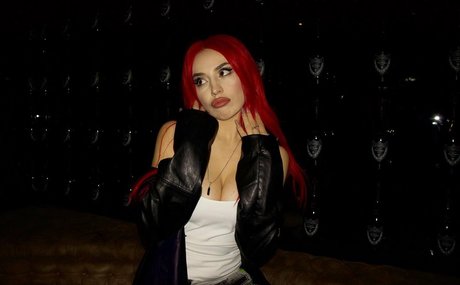 Ava Max beautiful model img